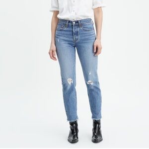 Levi’s Wedgie Skinny jeans distressed raw hem size 26 in medium wash blue